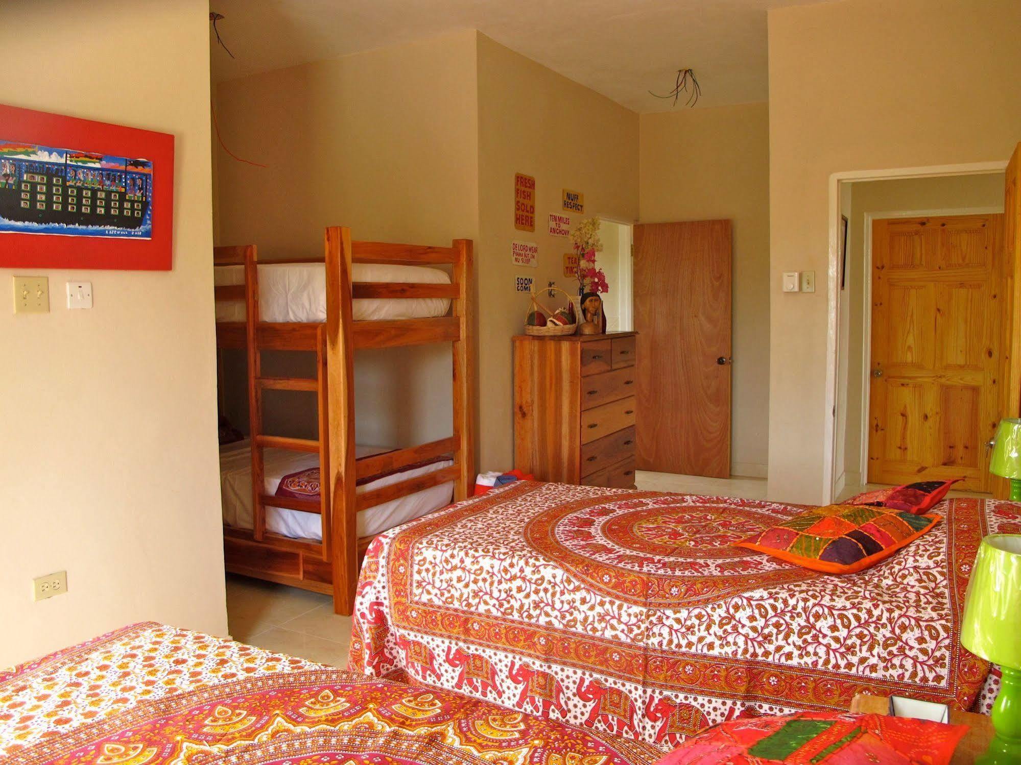 Hostel Just Next Door Treasure Beach Zewnętrze zdjęcie